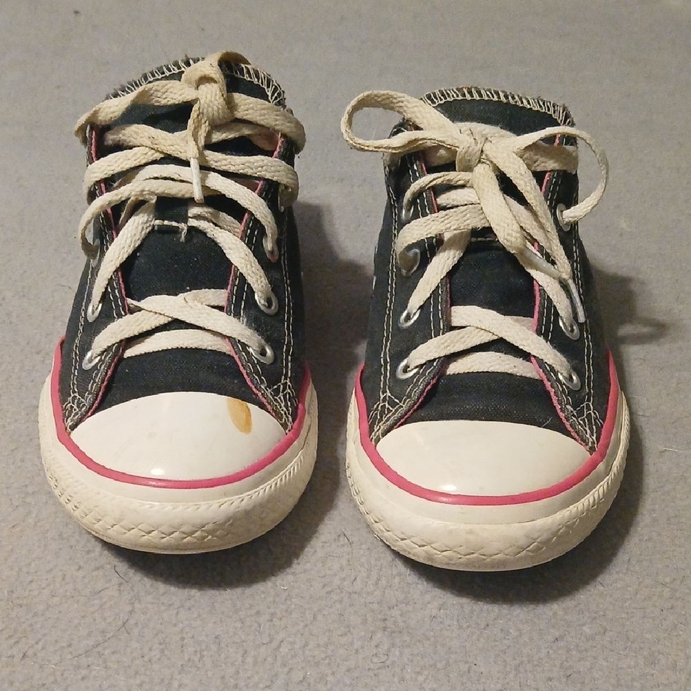Converse Women's, Black Canvas Low-Tops with Pink Accent